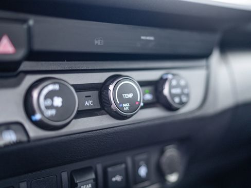 Used 2020 Toyota Tacoma TRD Off-Road image 33