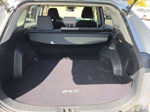 Used 2019 Toyota RAV4 XLE w/ Carpet Mat Package AWD/4WD image 12
