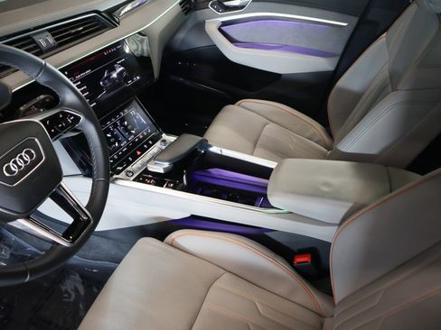 Used 2024 Audi Q8 e-tron Prestige w/ Prestige Package image 21