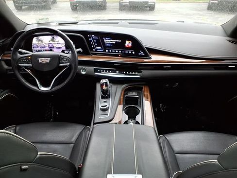 Used 2023 Cadillac Escalade Premium Luxury AWD/4WD image 19