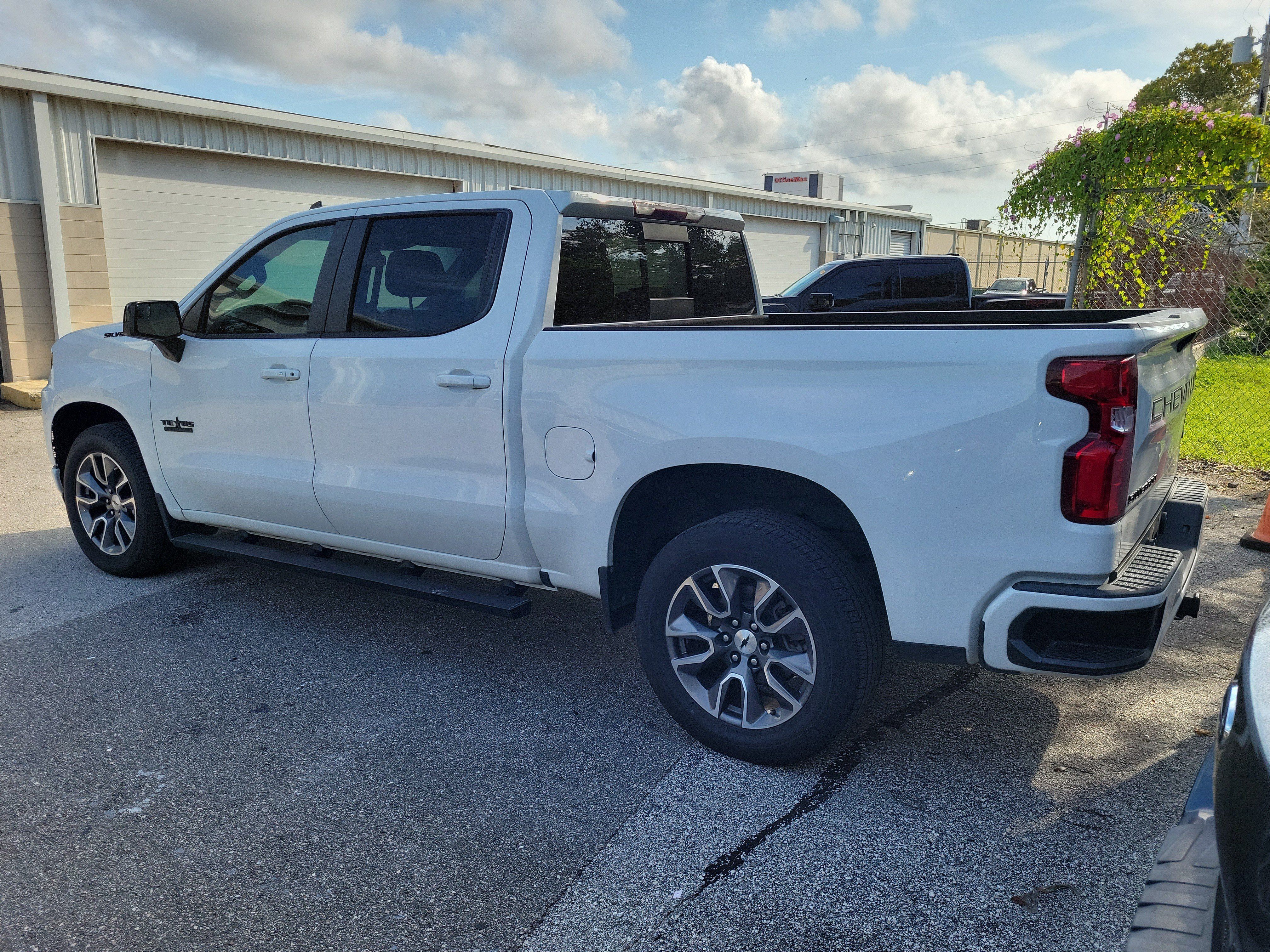 Used 2021 Chevrolet Silverado 1500 RST w/ Texas Edition Plus RWD image 2