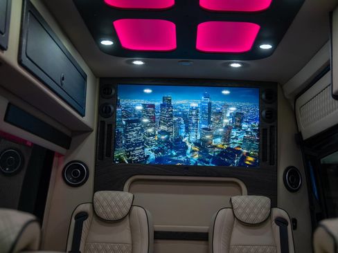 Used 2024 Mercedes-Benz Sprinter 3500 image 17