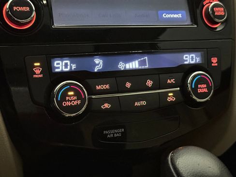 Used 2016 Nissan Rogue SL w/ SL Premium Package image 36