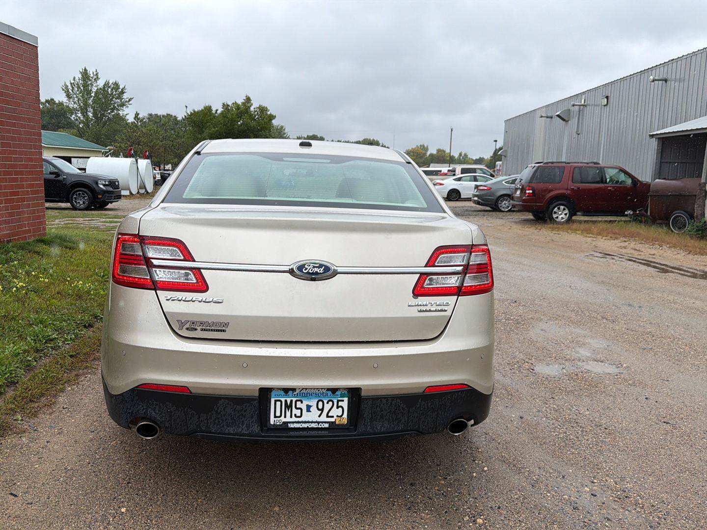 Used 2017 Ford Taurus Limited w/ Driver Assist Package FWD image 6