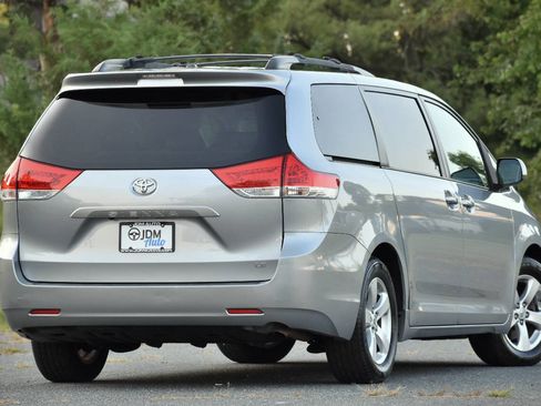 Used 2013 Toyota Sienna LE image 4