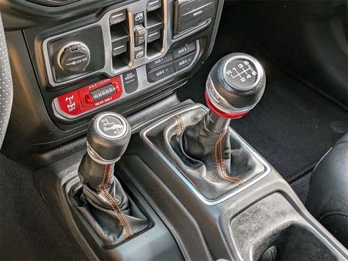 Certified 2022 Jeep Gladiator Mojave w/ LED Lighting Group image 15