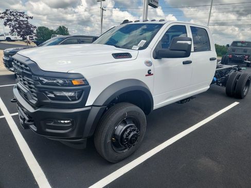 New 2026 RAM 5500 Tradesman AWD/4WD image 4