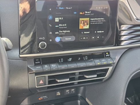 Used 2025 Toyota Camry SE image 16