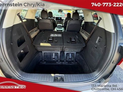 Used 2025 Kia Carnival FWD image 24