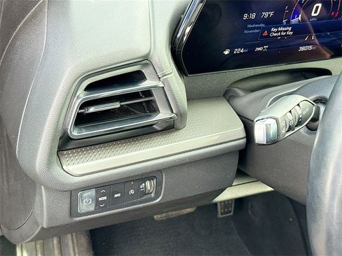 Used 2024 Chevrolet Traverse LT image 11