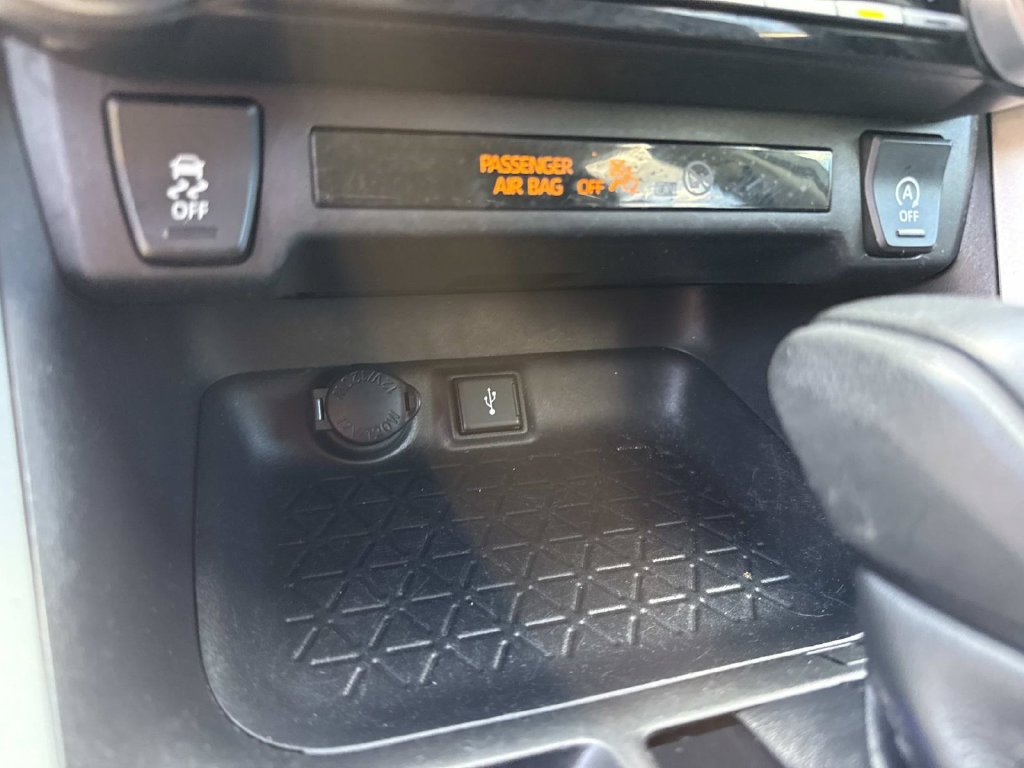 Used 2021 Toyota RAV4 XLE w/ Convenience Package FWD image 32