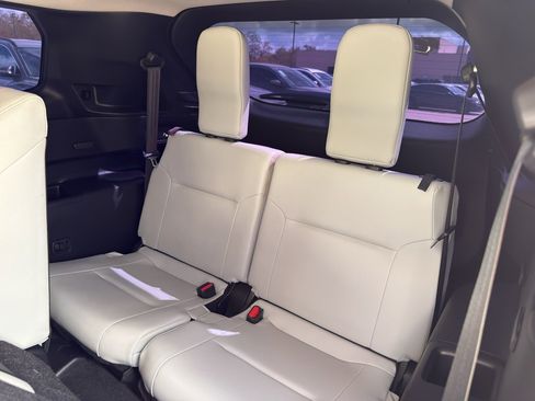 Used 2023 Mitsubishi Outlander SE image 34