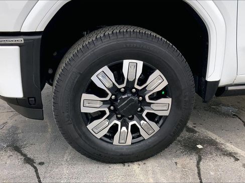 Used 2024 GMC Sierra 2500 Denali w/ Denali Reserve Package AWD/4WD image 9