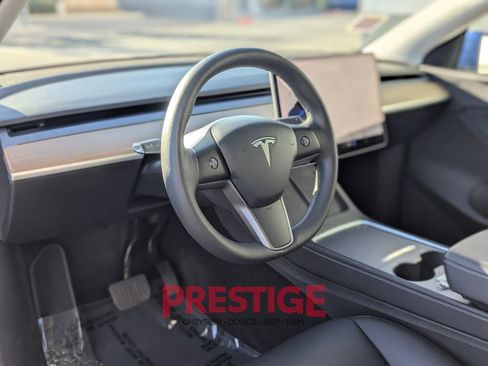 Used 2021 Tesla Model Y Long Range AWD/4WD image 17