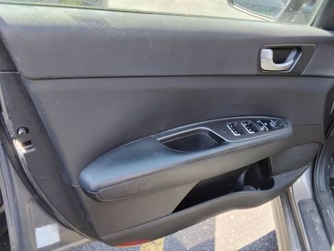 Used 2018 Kia Optima LX FWD image 11