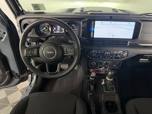 Used 2024 Jeep Wrangler Unlimited Rubicon 4xe w/ Technology Group AWD/4WD image 15