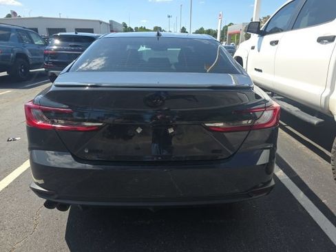 Used 2025 Toyota Camry SE w/ Convenience Package FWD image 5