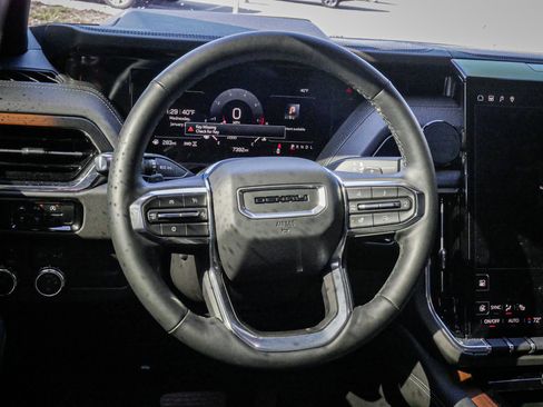 Used 2025 GMC Yukon XL Denali w/ Sun & Power Step Package image 6