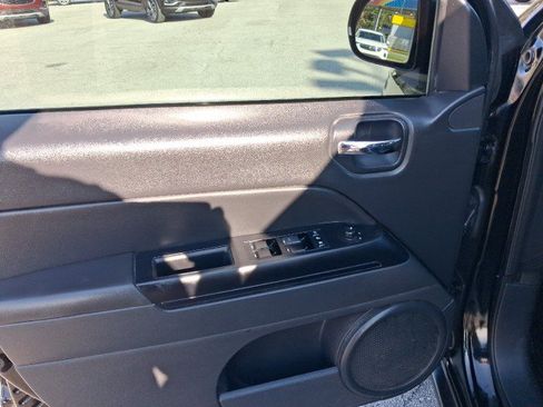 Used 2013 Jeep Compass Sport FWD image 12