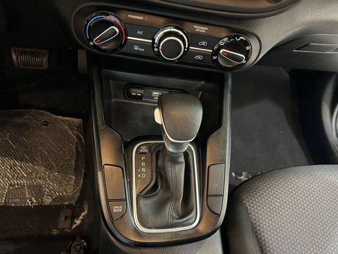 Used 2025 Kia Soul LX w/ LX Technology Package FWD image 41