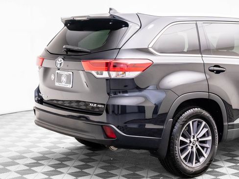 Used 2019 Toyota Highlander SE image 33