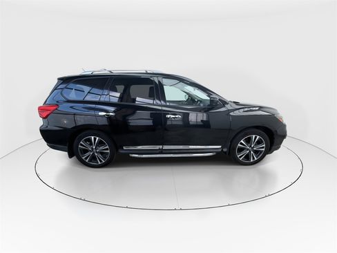 Used 2018 Nissan Pathfinder Platinum image 9