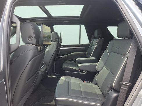 Used 2025 Cadillac Escalade Premium Luxury AWD/4WD image 8
