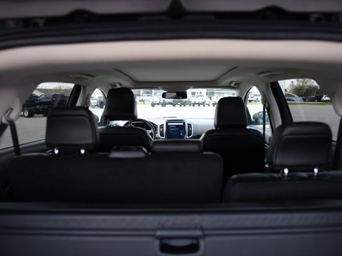 Used 2022 Ford Edge Titanium image 10