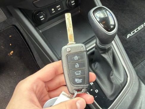 Used 2020 Hyundai Accent SE image 25