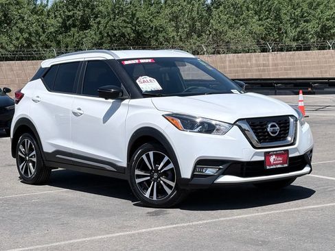 Used 2018 Nissan Kicks SR w/ Premium Package FWD image 2
