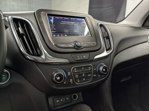 Used 2023 Chevrolet Equinox LT image 24
