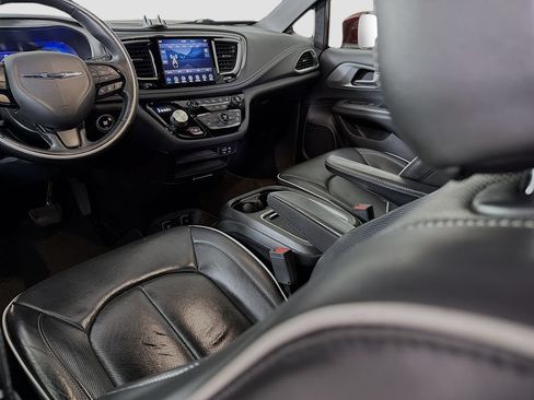 Used 2019 Chrysler Pacifica Limited w/ Advanced Safetytec Group FWD image 22