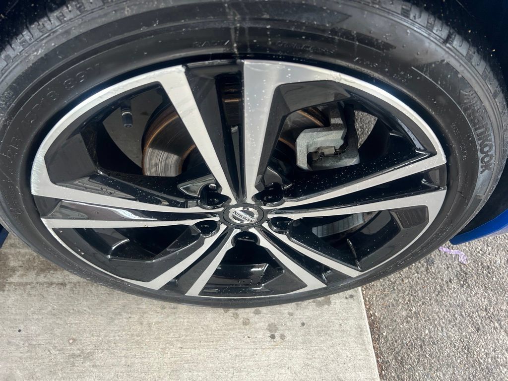 Certified 2023 Nissan Sentra SR w/ SR Premium Package FWD image 38