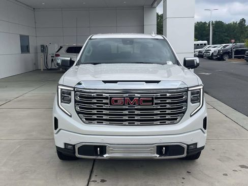 Used 2024 GMC Sierra 1500 Denali w/ Technology Package AWD/4WD image 3