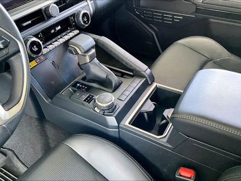 Used 2025 Toyota 4Runner Limited AWD/4WD image 15