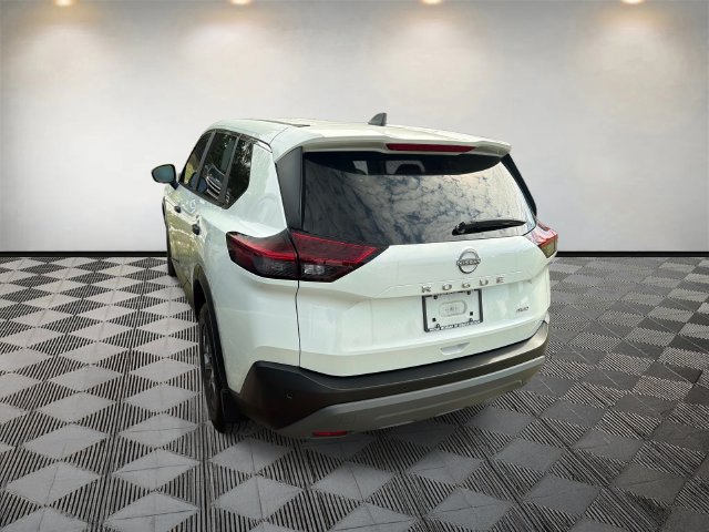 Used 2023 Nissan Rogue S AWD/4WD image 8