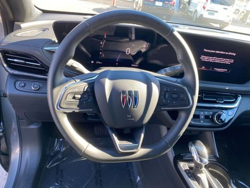 Used 2025 Buick Envista Sport Touring image 28
