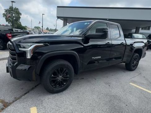 Used 2023 Toyota Tundra SR5 w/ SR5 Convenience Package AWD/4WD image 4
