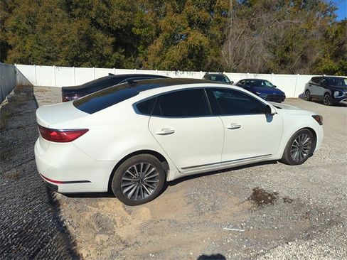 Used 2017 Kia Cadenza Premium w/ Luxury Package image 2