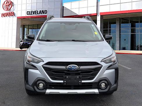 Used 2023 Subaru Outback Limited image 3