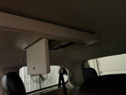 Used 2012 Chrysler Town & Country Touring-L w/ Premium Group FWD image 22