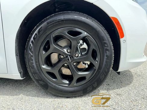 Used 2024 Chrysler Pacifica Limited FWD image 10