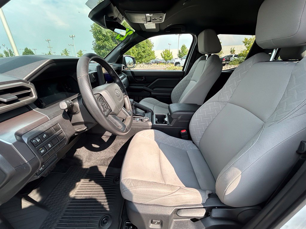 Used 2025 Toyota Tacoma SR5 AWD/4WD image 15