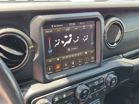 Used 2022 Jeep Wrangler Unlimited Sahara AWD/4WD image 30