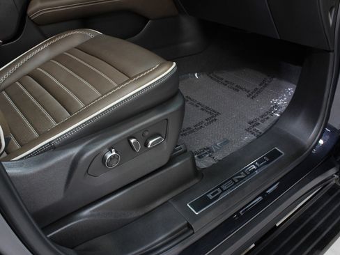 Used 2025 GMC Yukon Denali Ultimate w/ LPO, Floor Liner Package AWD/4WD image 53