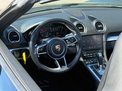 Used 2017 Porsche 718 Boxster image 7