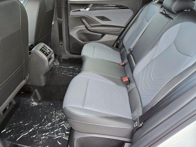 New 2026 Volkswagen Tiguan SE R-Line FWD image 8