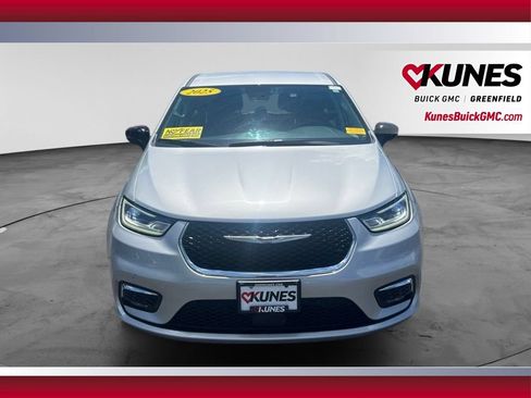 Used 2024 Chrysler Pacifica Touring-L FWD image 13