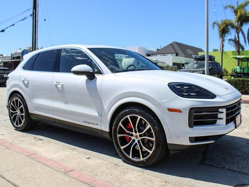 Used 2024 Porsche Cayenne S AWD/4WD image 8
