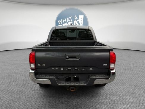 Used 2021 Toyota Tacoma SR5 AWD/4WD image 5